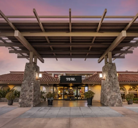 Exterior of Thousand Oaks Inn and Banquet Center